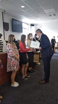 Úspešný žiak strednej školy Úspešný žiak strednej školy