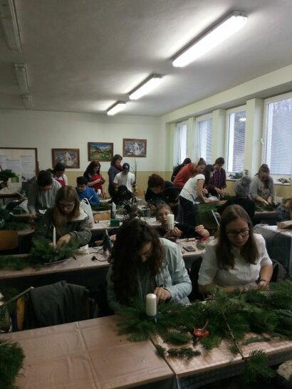 Celoškolská vianočná súťaž vo viazaní a aranžovaní kvetov