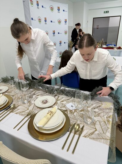 Tvorba slávnostnej tabule - súťaž v stolovaní