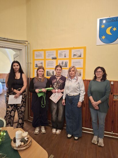 🎄Vianočná atmosféra na škole: Súťaž plná sviečok, čečiny a kreativity🎄