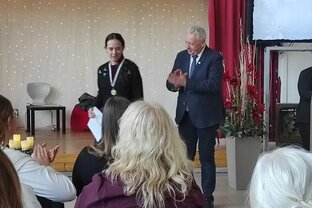 Zväčšiť fotografiu - Naše žiačky zažiarili v budapešti!