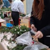 Školské kolo vianočnej súťaže vo viazaní a aranžovaní kvetín 